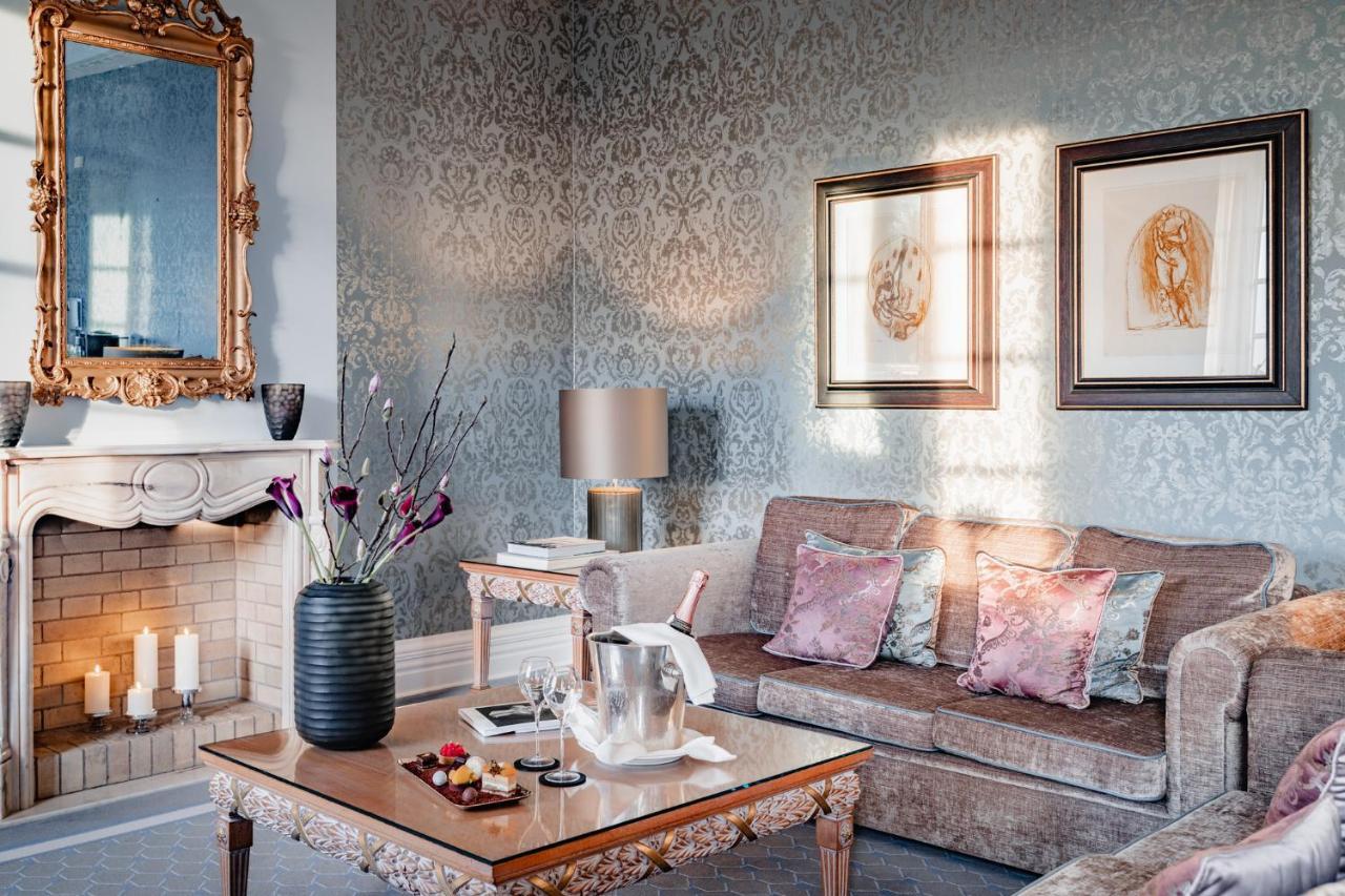 アルトホフ グランドホテル シュロス ベンスベルク ベルギッシュ・グラートバッハ エクステリア 写真 A room at the hotel