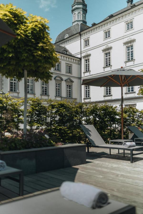アルトホフ グランドホテル シュロス ベンスベルク ベルギッシュ・グラートバッハ エクステリア 写真 The hotel's garden