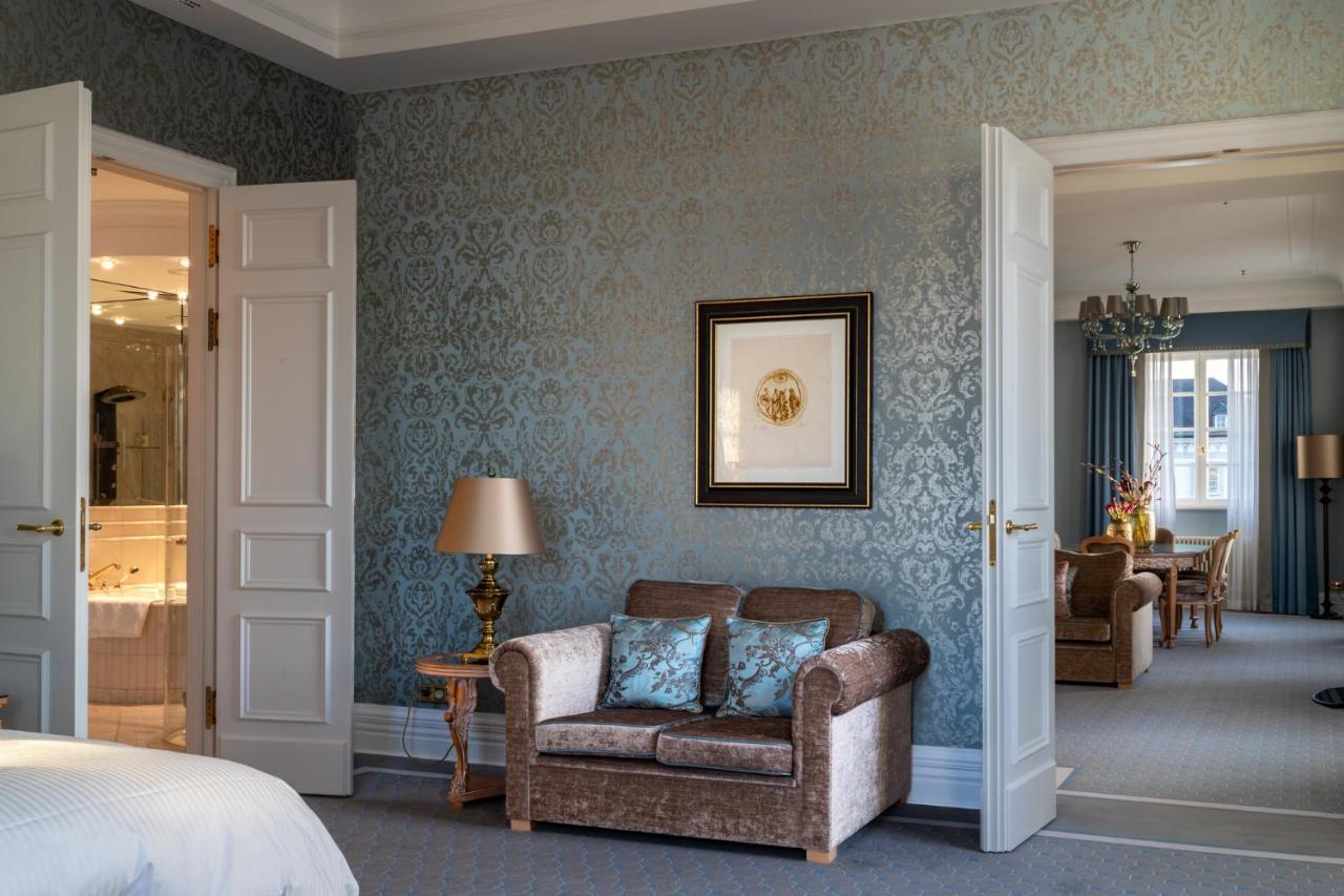 アルトホフ グランドホテル シュロス ベンスベルク ベルギッシュ・グラートバッハ エクステリア 写真 A suite at the hotel