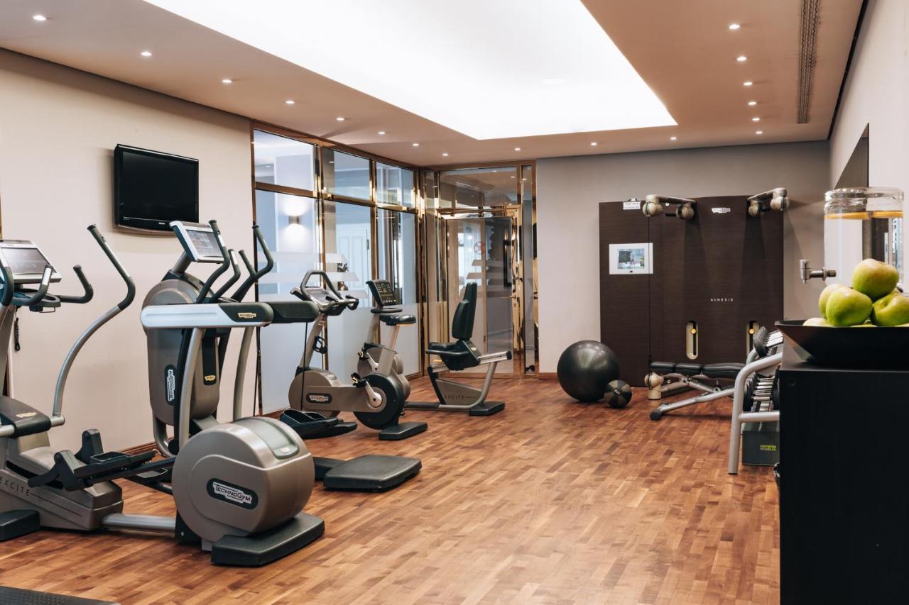 アルトホフ グランドホテル シュロス ベンスベルク ベルギッシュ・グラートバッハ エクステリア 写真 The gym at the hotel