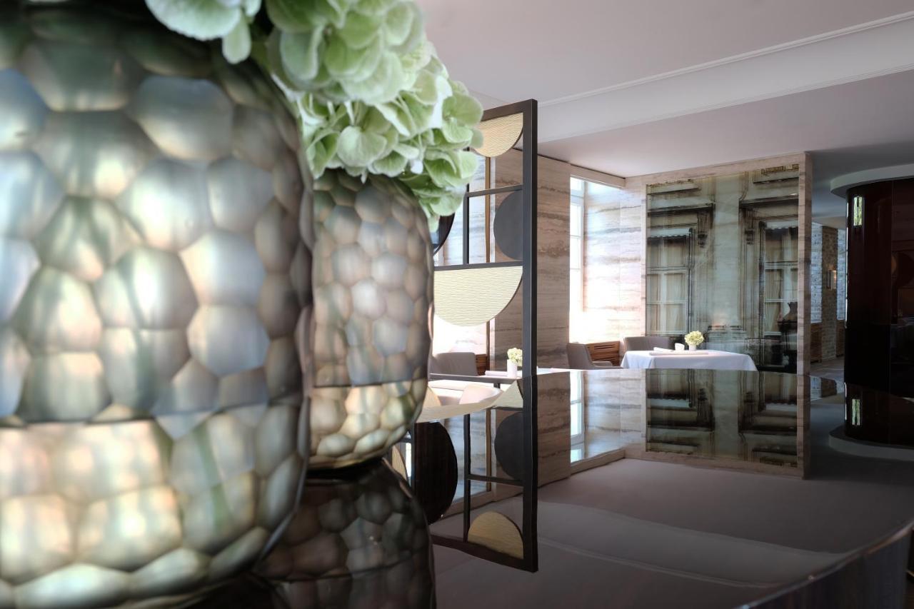 アルトホフ グランドホテル シュロス ベンスベルク ベルギッシュ・グラートバッハ エクステリア 写真 A suite at the Mandarin Oriental