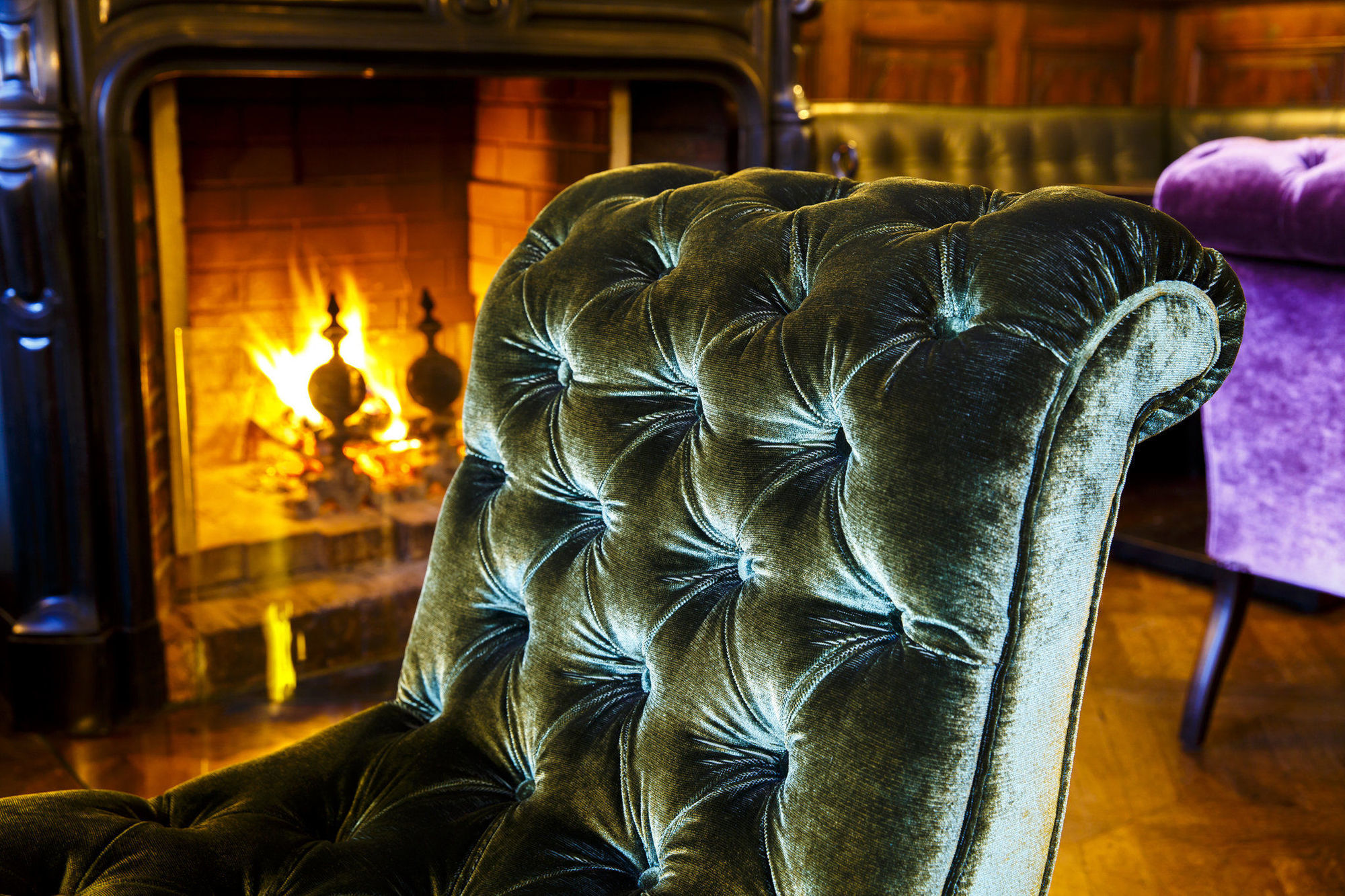 アルトホフ グランドホテル シュロス ベンスベルク ベルギッシュ・グラートバッハ エクステリア 写真 A chair upholstered in velvet